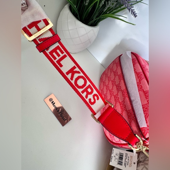 Michael Kors Jet Set Travel MD
Oval Camera Crossbody Bag - Picture 6 of 9